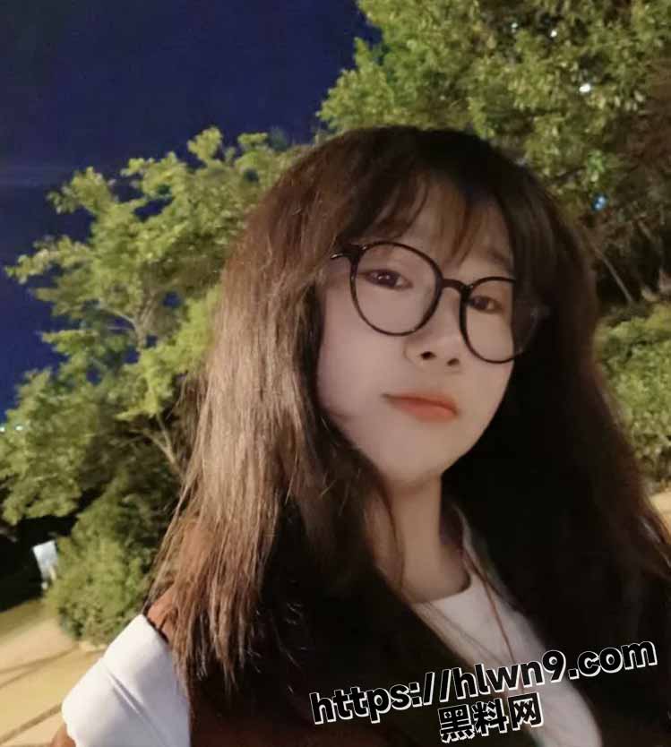 749X834