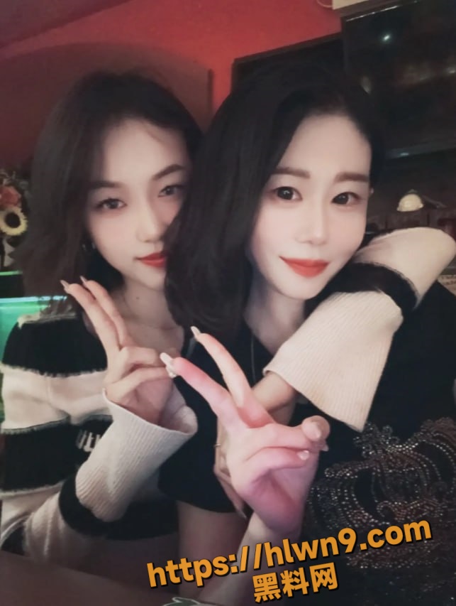 643X853