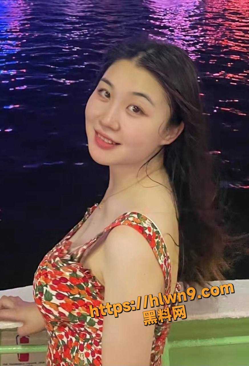 873X1280