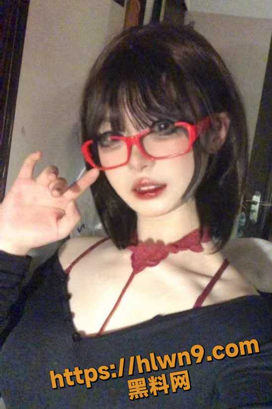 549X824