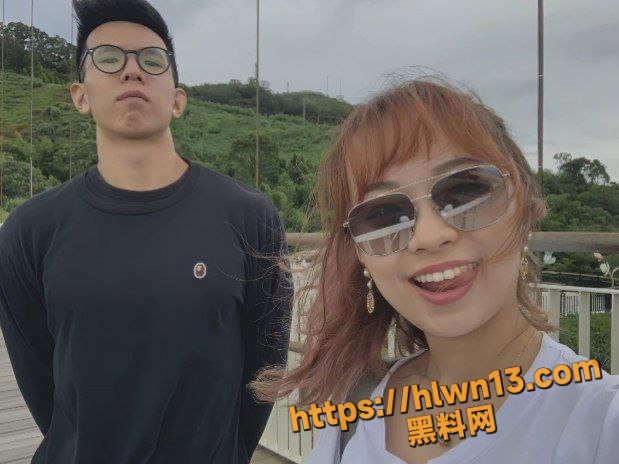 619X464