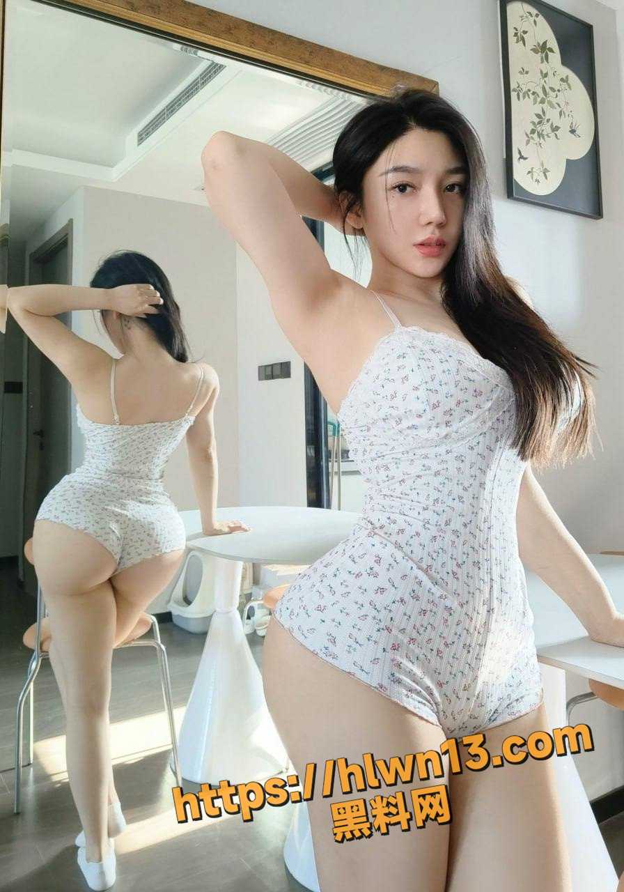 896X1280