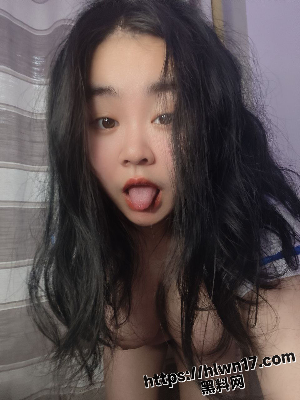 960X1280