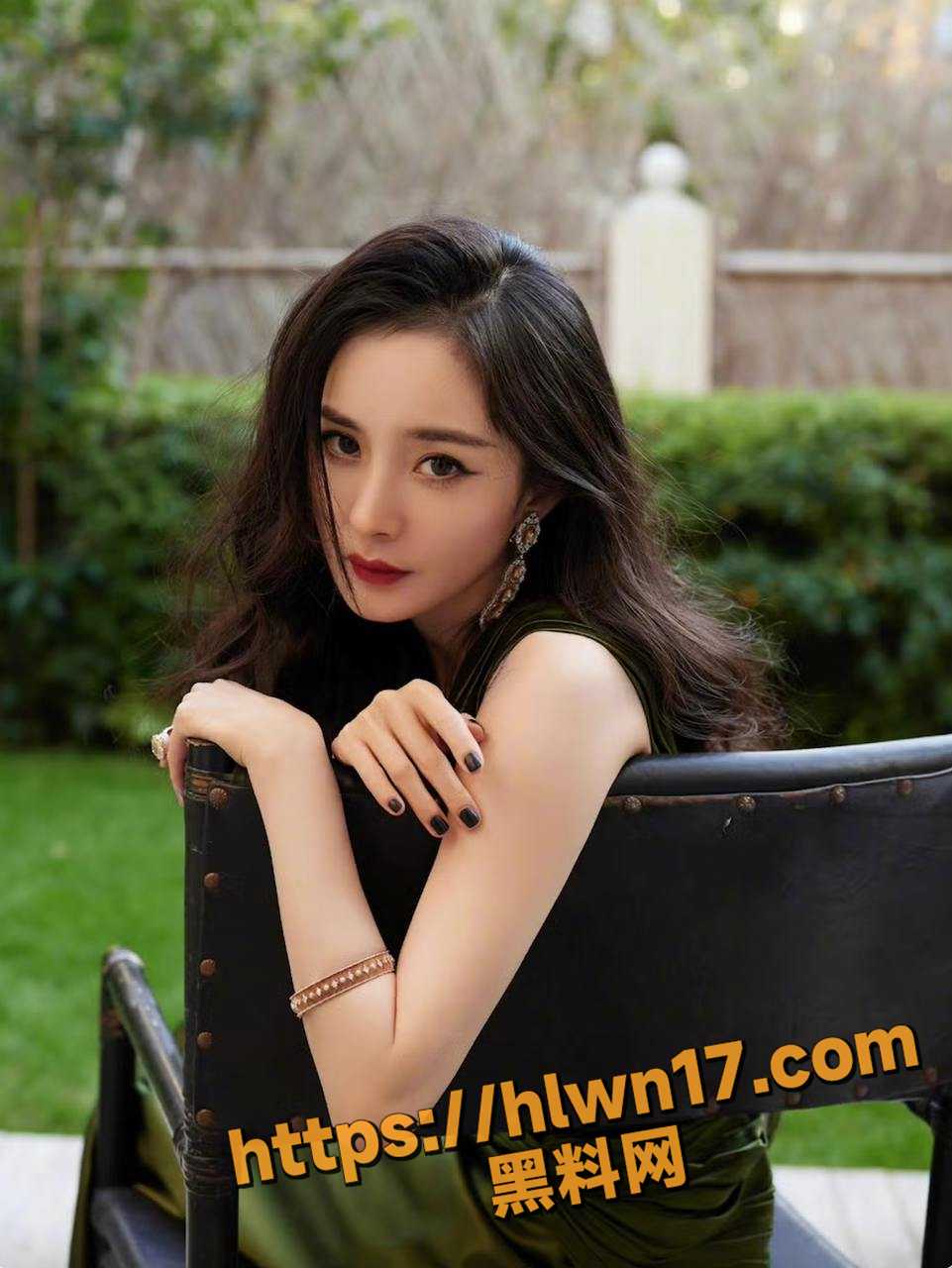 961X1280