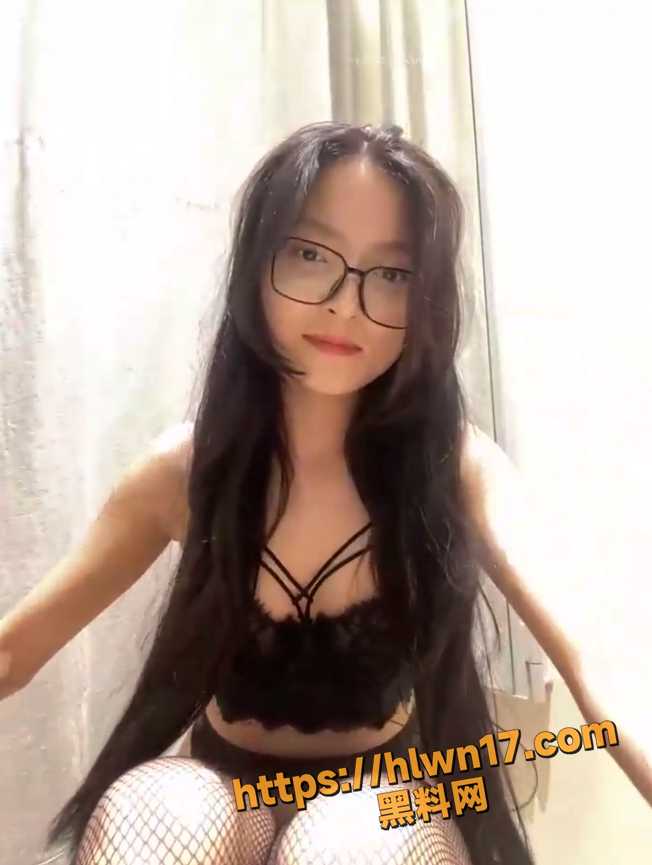 652X865
