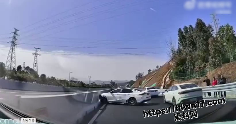 821X432