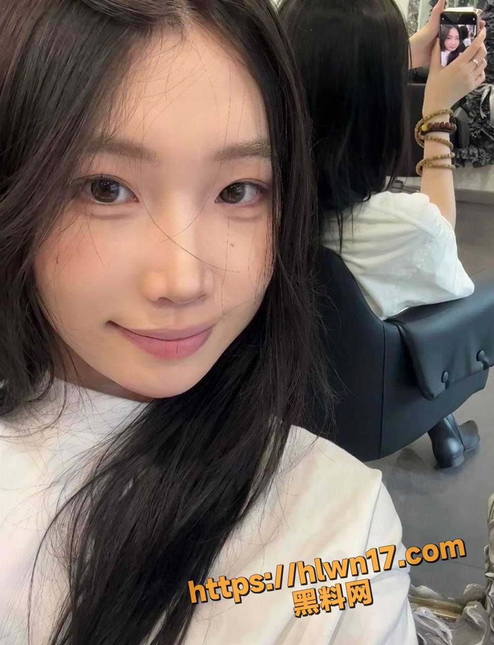 981X1280
