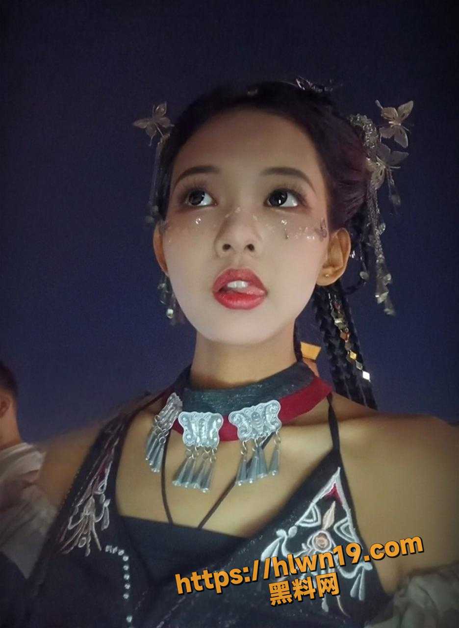 936X1280