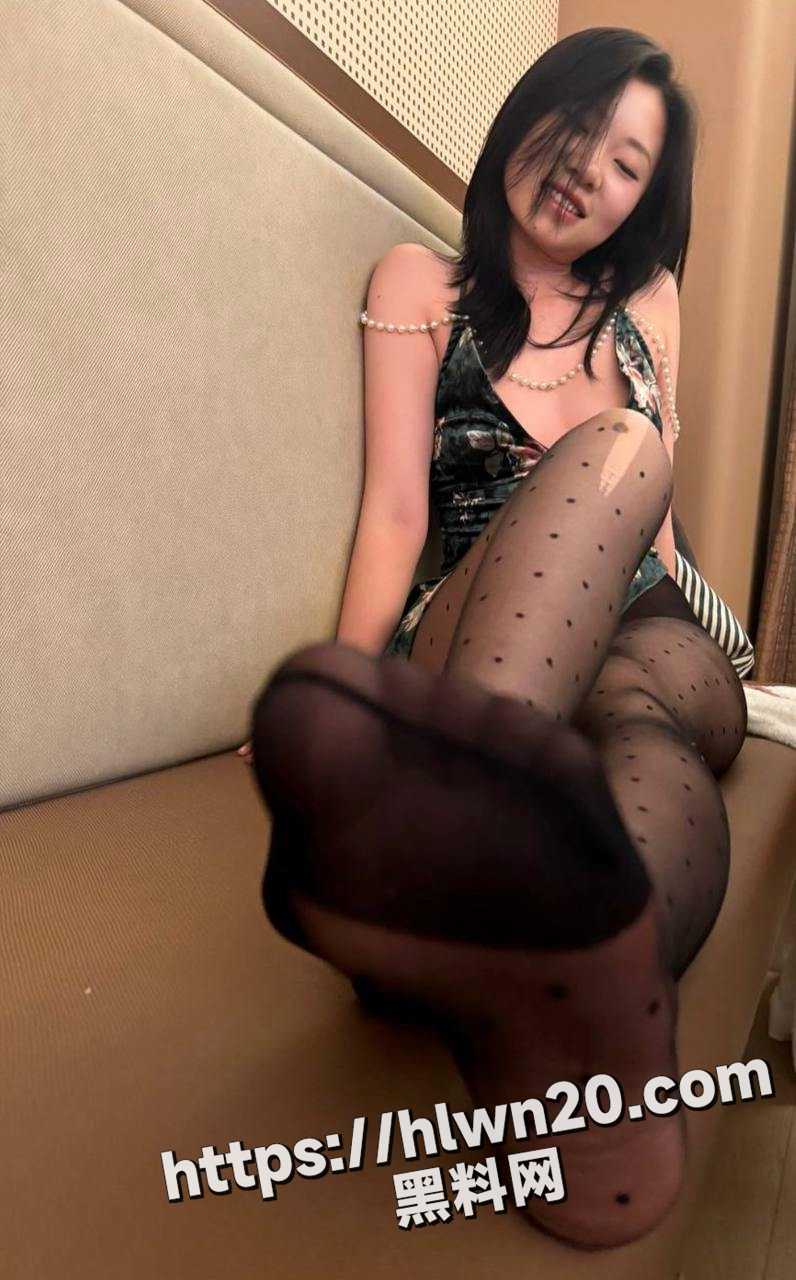 796X1280