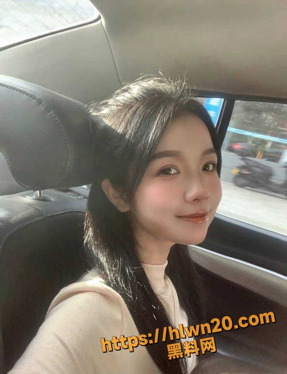 982X1280