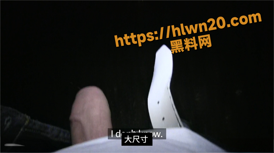 891X496