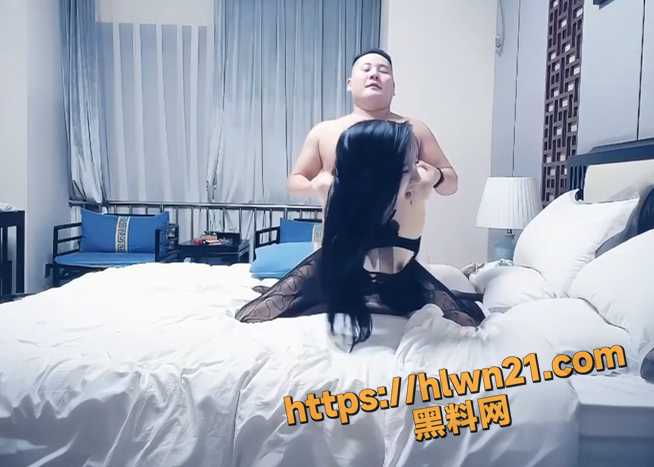 654X467