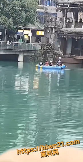 290X565