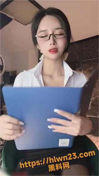 319X569