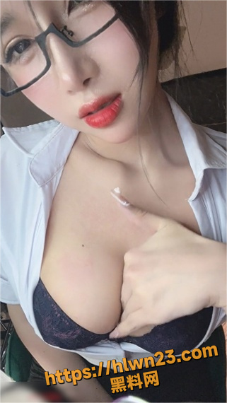 321X570