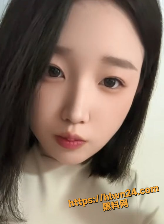 558X762
