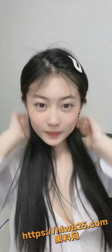 389X878