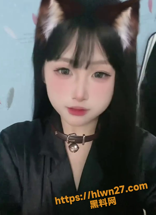 596X823