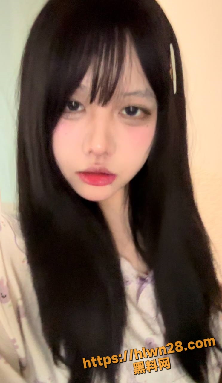 743X1280