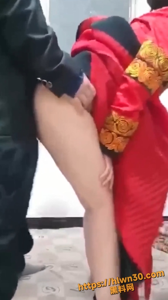 589X1054