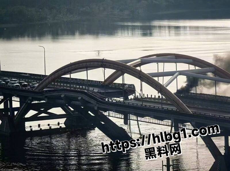 800X596