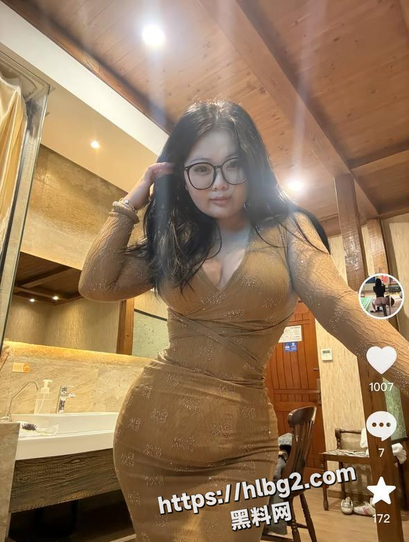 590X781