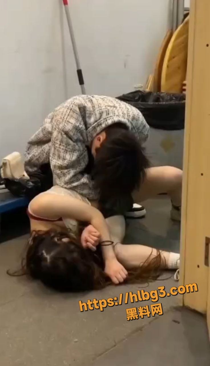 736X1280