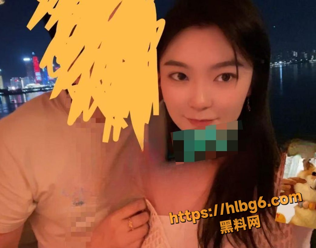 1043X819