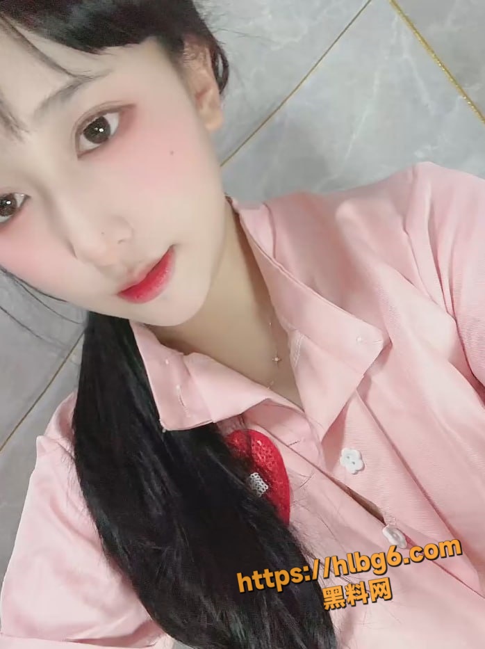 698X933