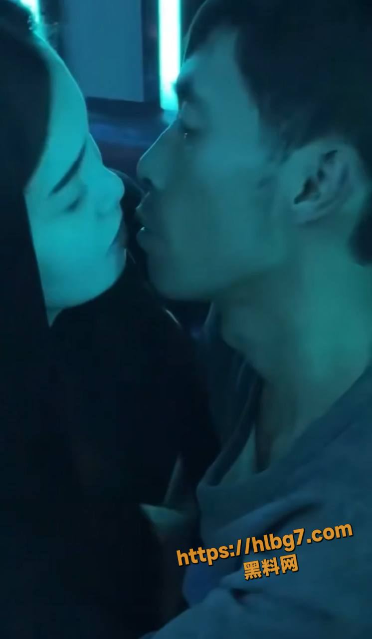 746X1280