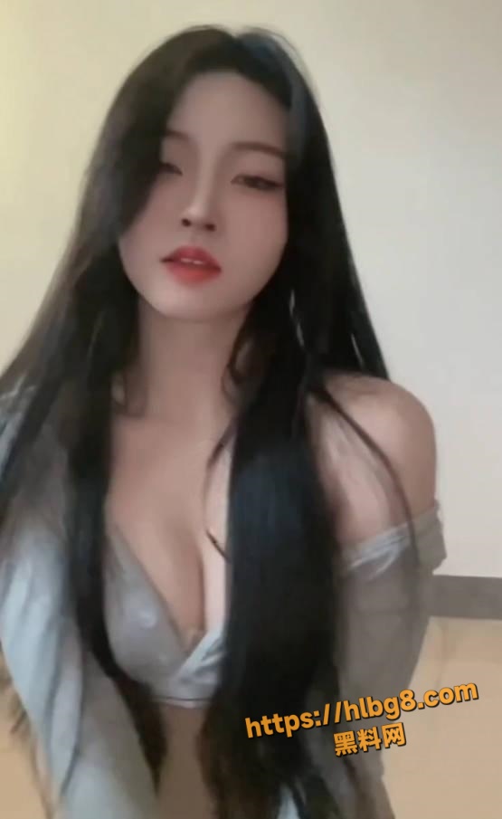555X905