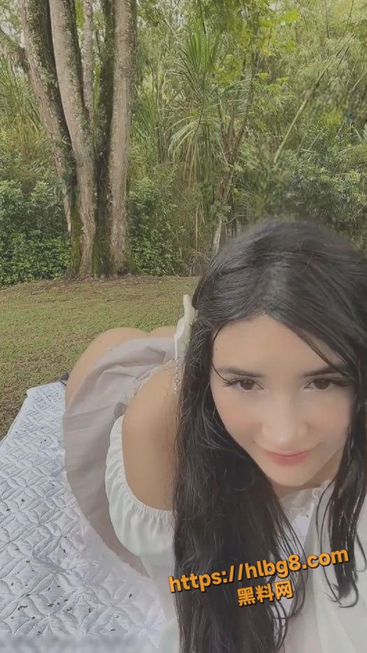 525X933