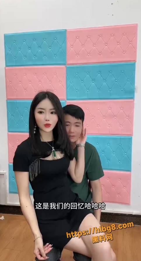 483X892