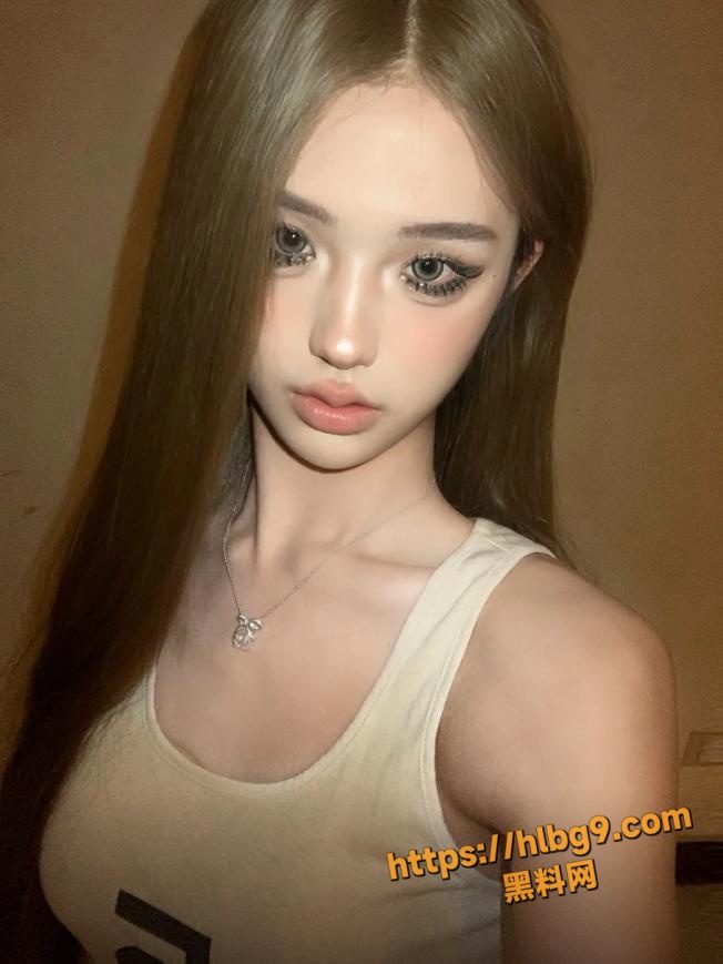 652X869