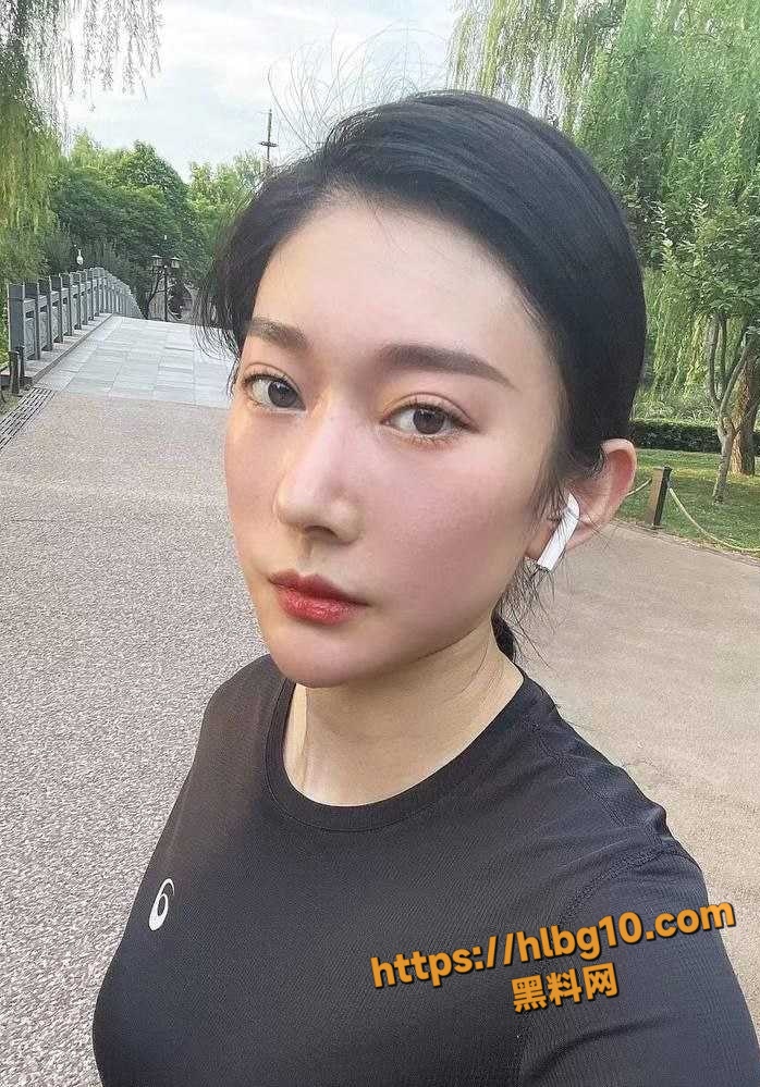 698X999