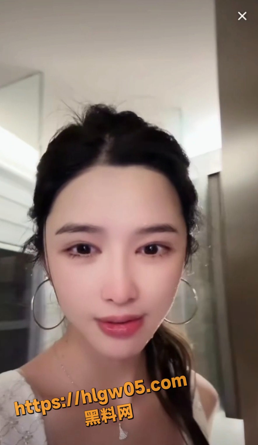 884X1522