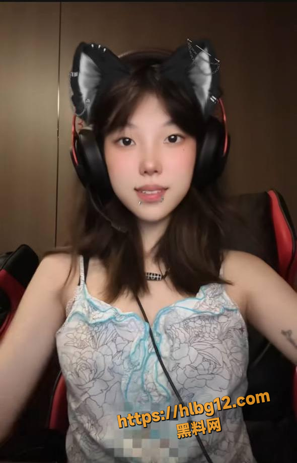 712