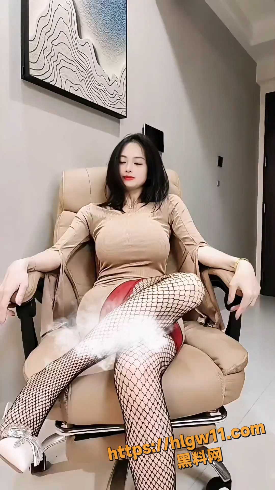 沪上如烟 @BaoXiaoAI.mp420250908161338.257