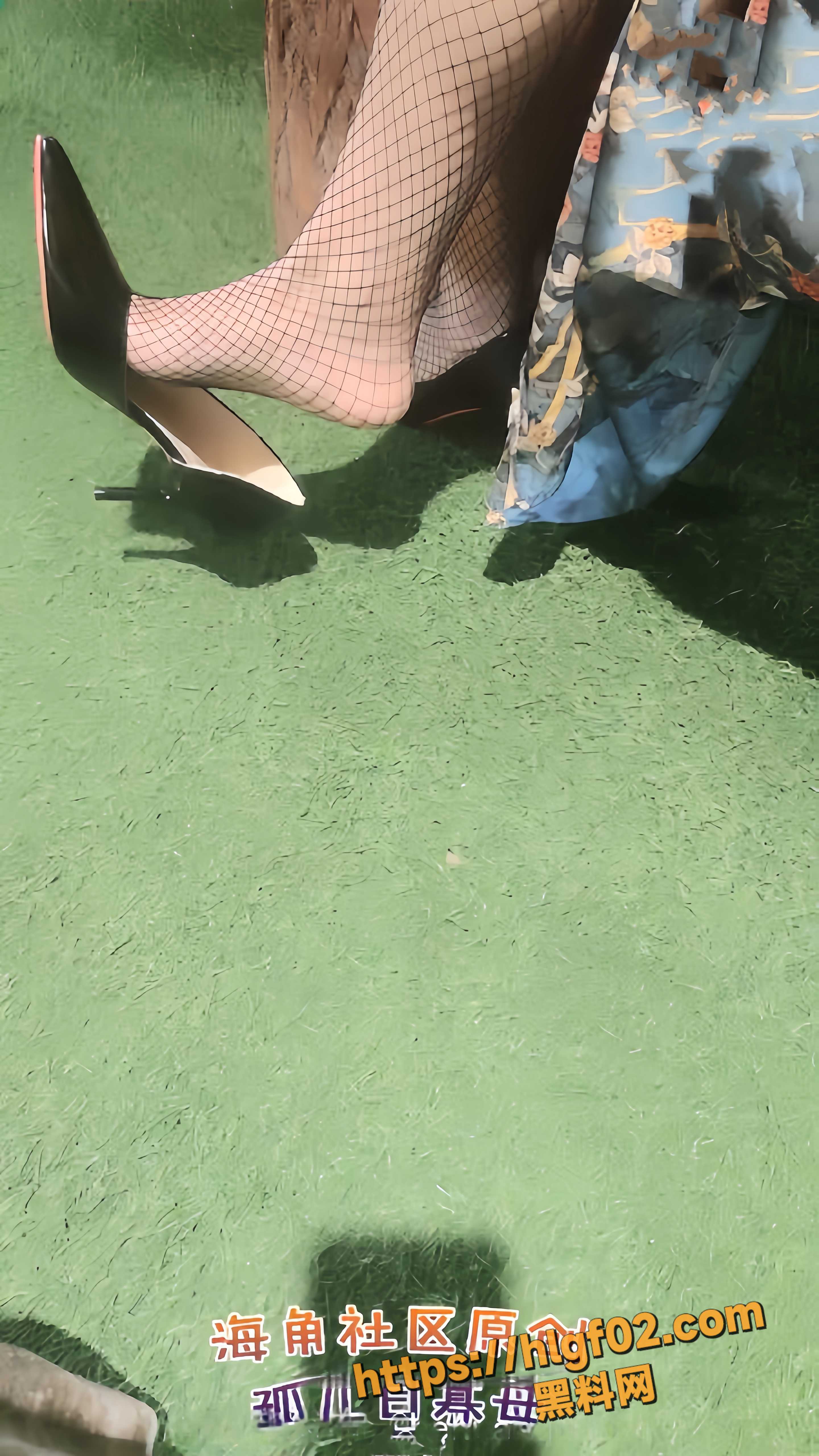 53.3
