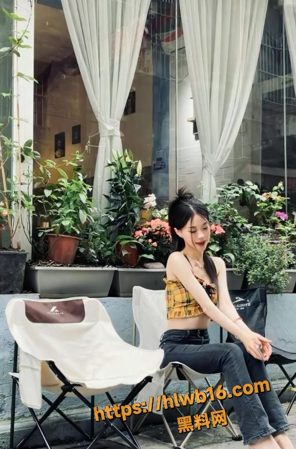 南宁高颜值美女 大璐璐 与男友做爱视频泄密流出 渔网袜口交后入 骚浪叫声直击灵魂！