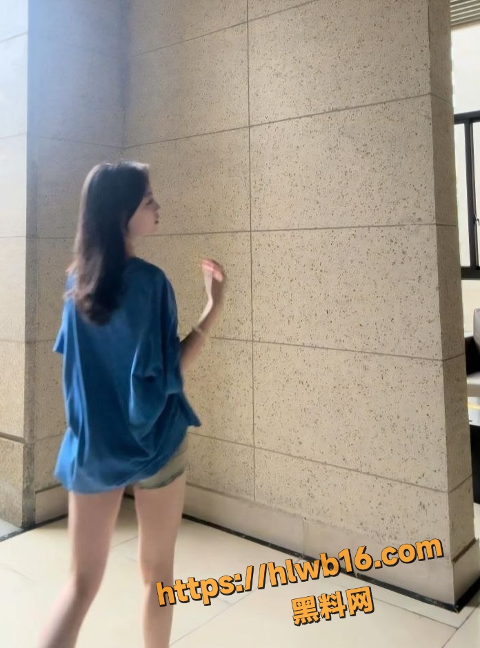 南宁高颜值美女 大璐璐 与男友做爱视频泄密流出 渔网袜口交后入 骚浪叫声直击灵魂！