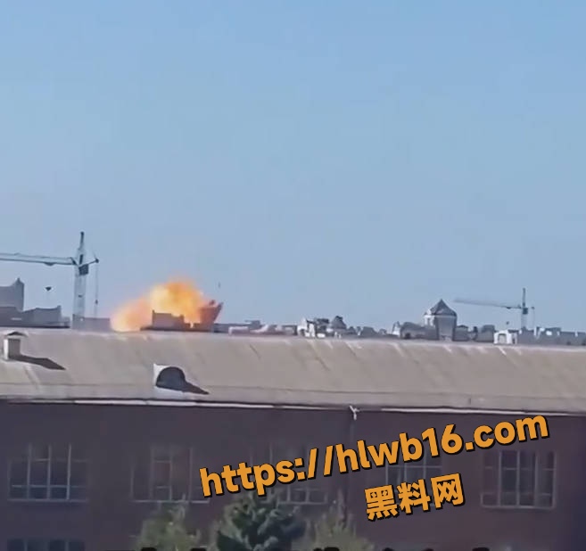 乌克兰无人机突袭莫斯科 黑烟滚滚机场瘫痪 安全警报拉响 俄妹大保健梦彻底破灭！