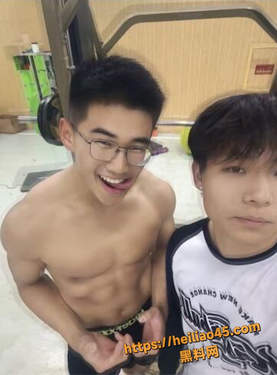男同群变态买尿讨论黑料1