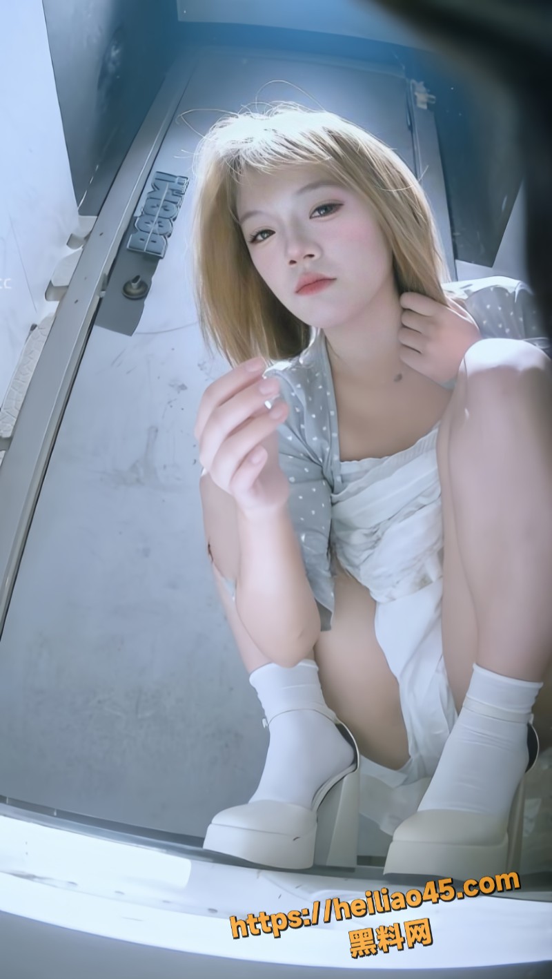 女厕偷拍3cleanup
