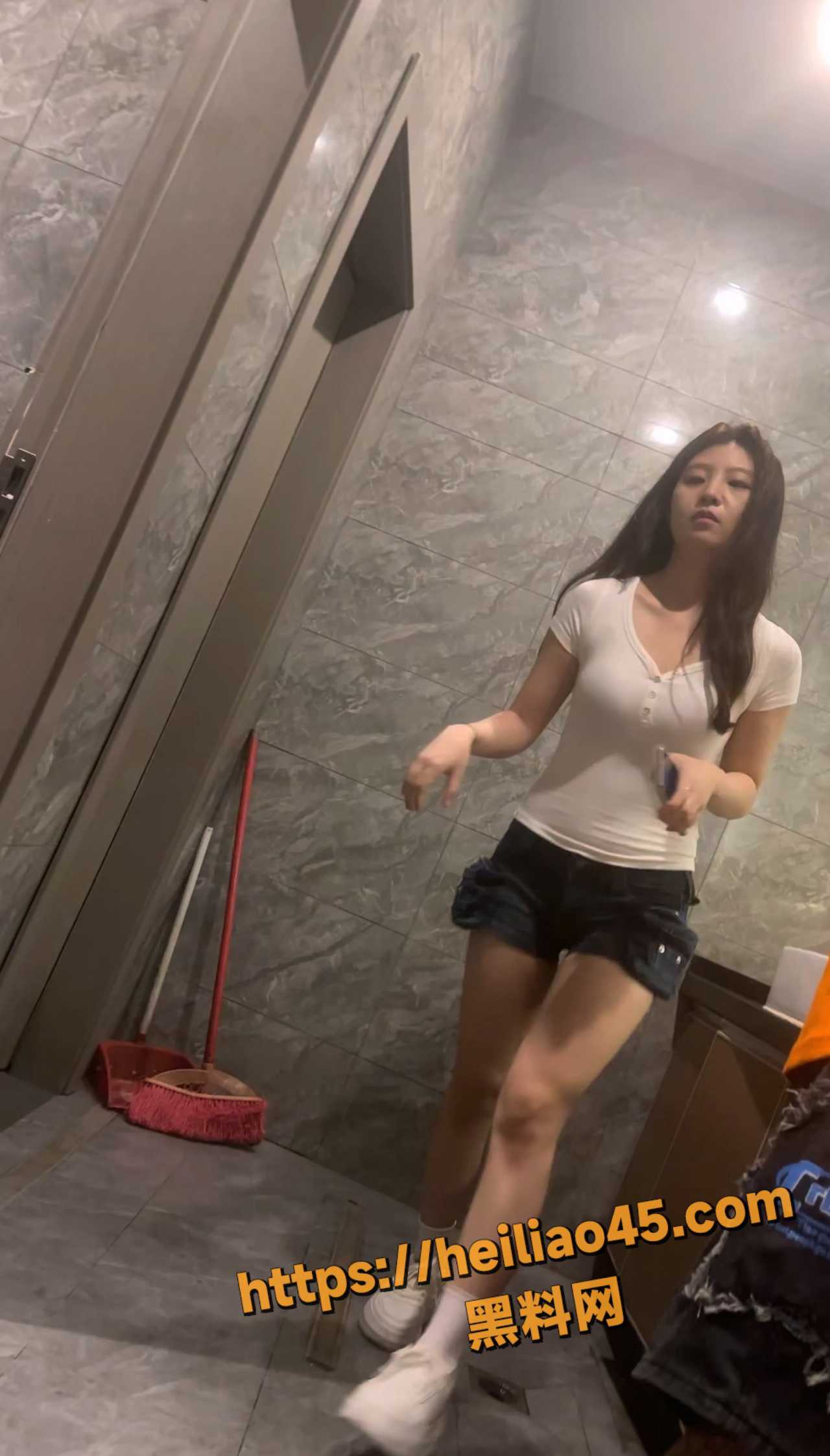各类美女露脸放尿