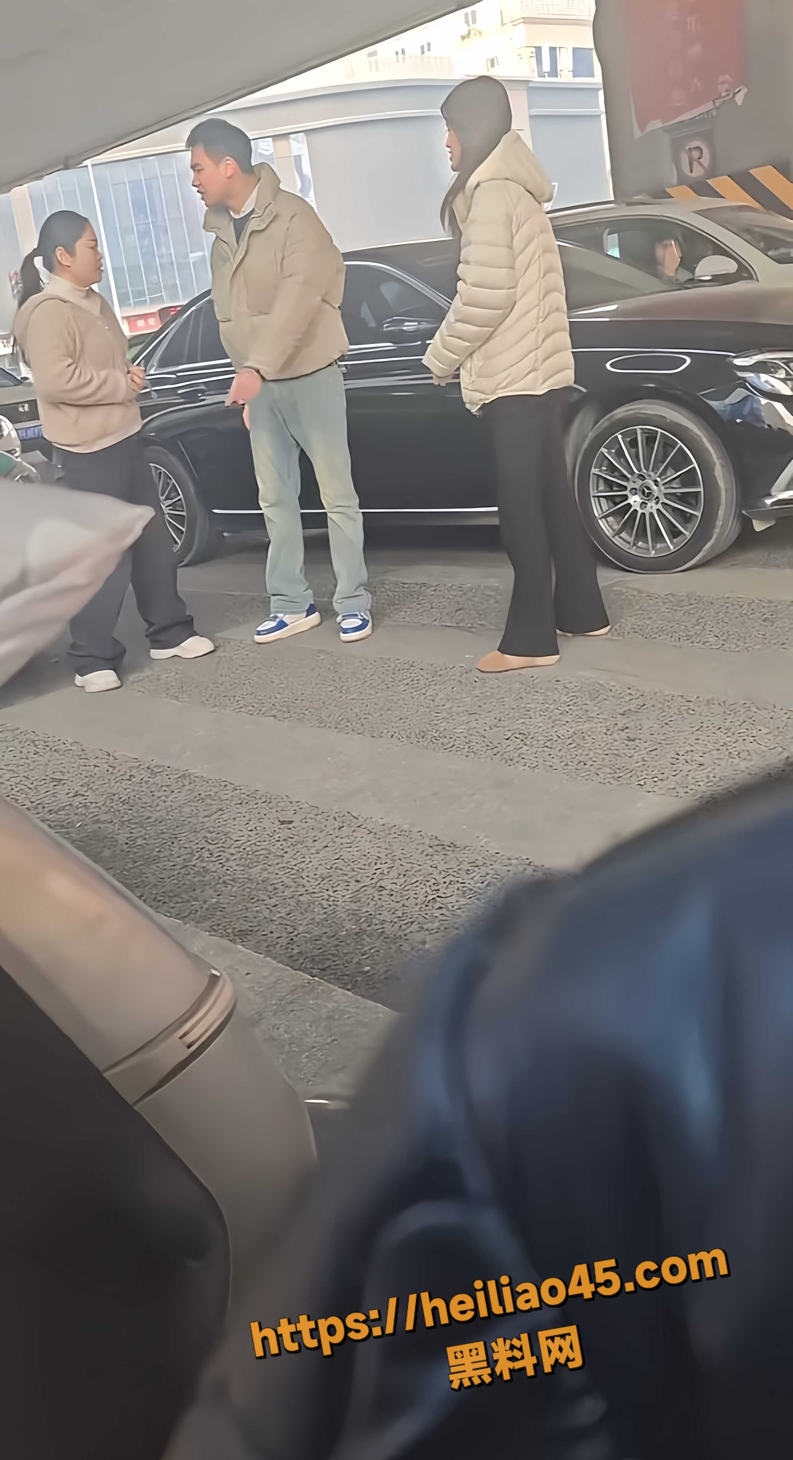郑州奔驰哥护小三打原配2