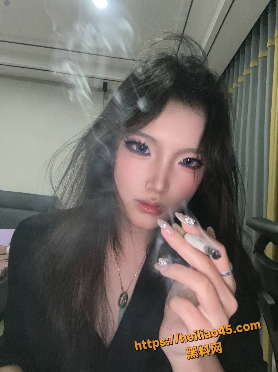 暗黑系黑丝小母狗1