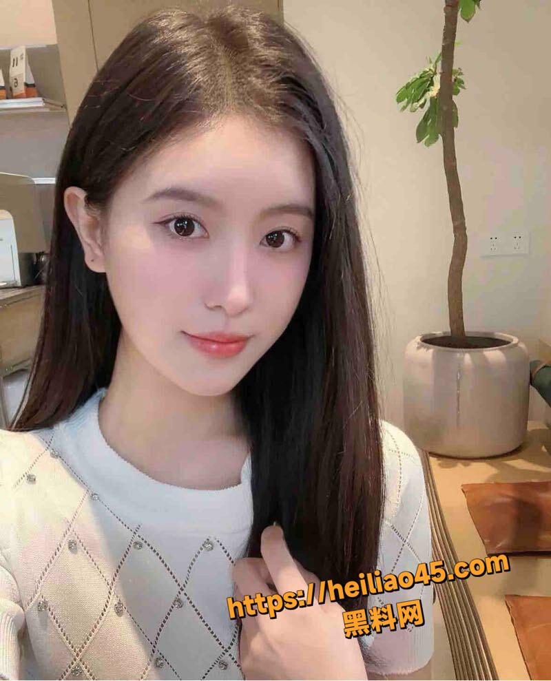 兰州学院王娜自拍福利4
