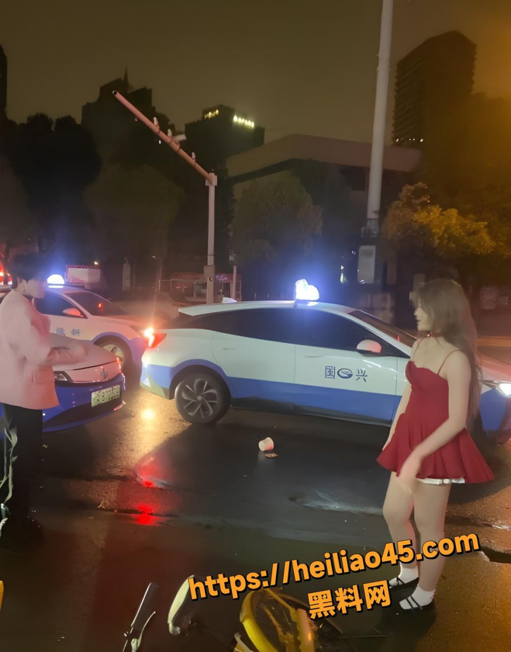 跨年街头吃瓜现场4