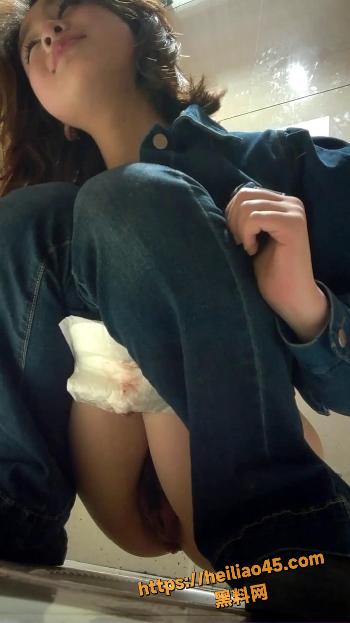 酒吧女厕偷拍7